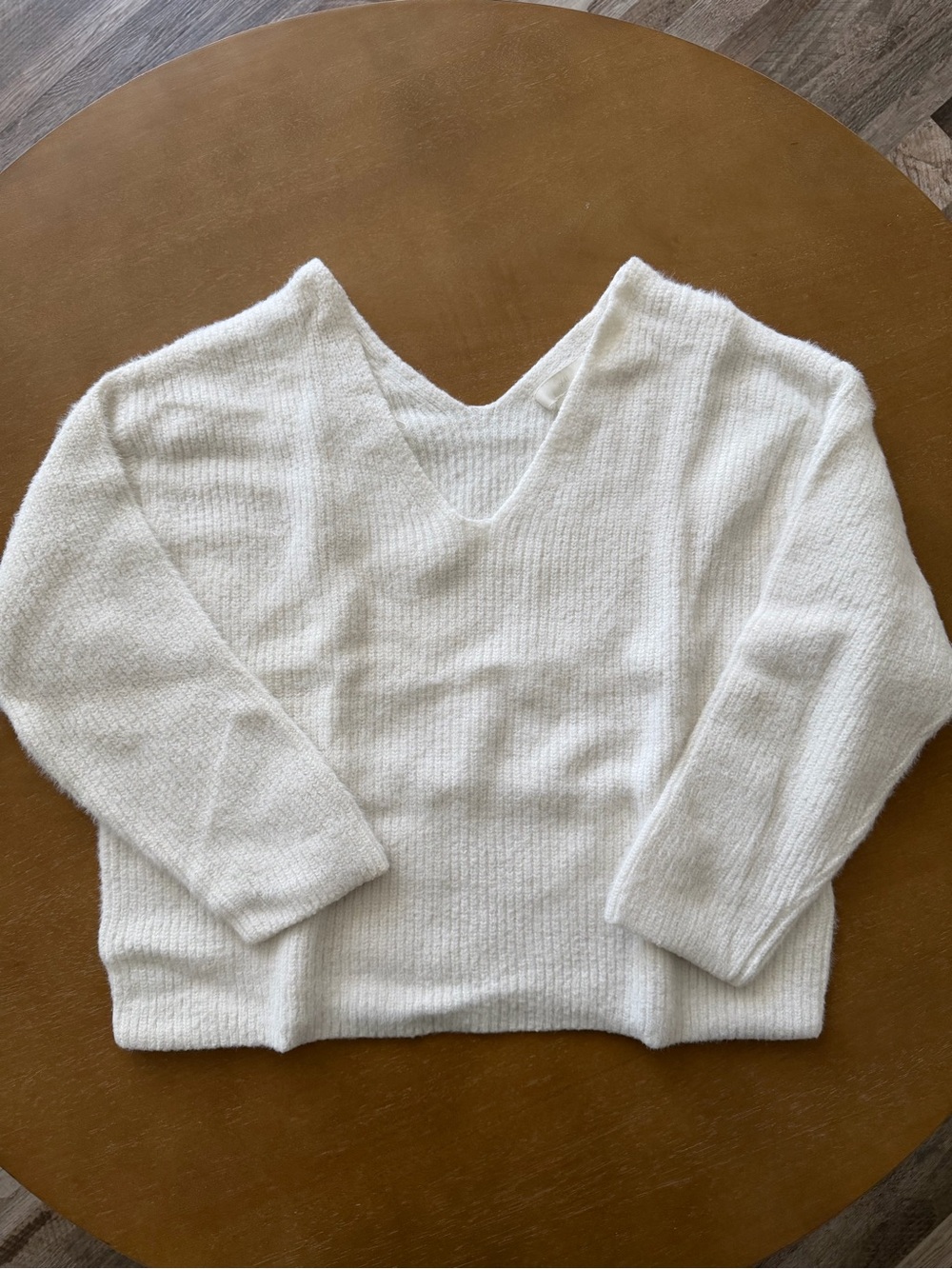 H&M Women's V-Neck Sweater in White